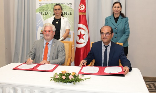 Signature de la convention avec le ministre tunisien de l'équipement