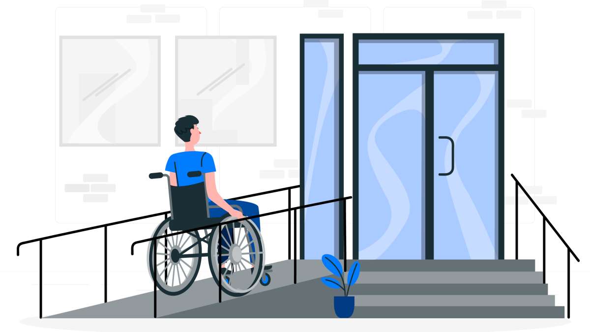 Usager en fauteuil roulant montant une rampe pour accéder à la porte d'entrée d'un commerce